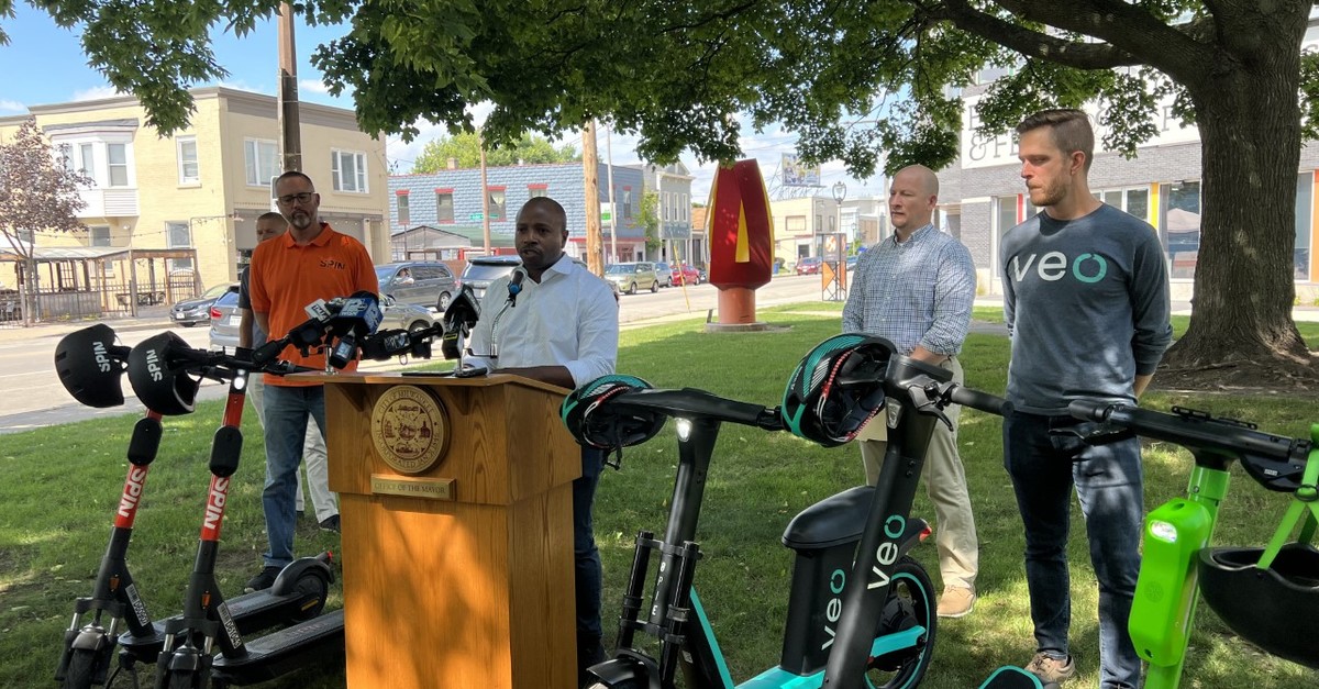 Electric scooters return to the streets of Milwaukee, this time until