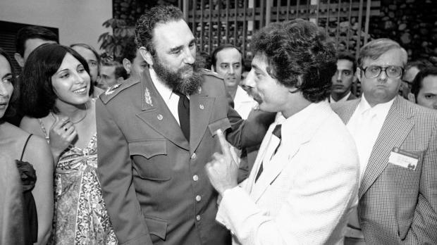 Soglin speaking to Fidel Castro