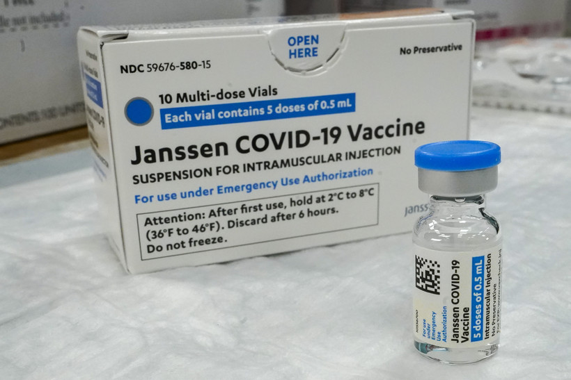 Dhs Tells Vaccinators To Stop Administering Johnson Johnson Covid 19 Vaccine Wisconsin Public Radio