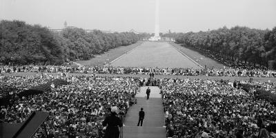 Marion Anderson sings at the Lincoln Memorial in 1952 Marion Anderson sings at the Lincoln Memorial in 1952